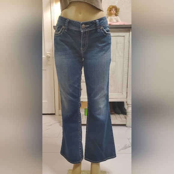 Classic Blue Women's Jeans - Picture 1 of 4